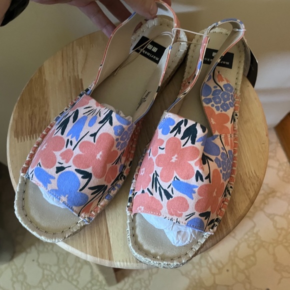 Marimekko Uniqlo collab orange and blue floral open toe espadrilles flats NWT - Picture 2 of 10